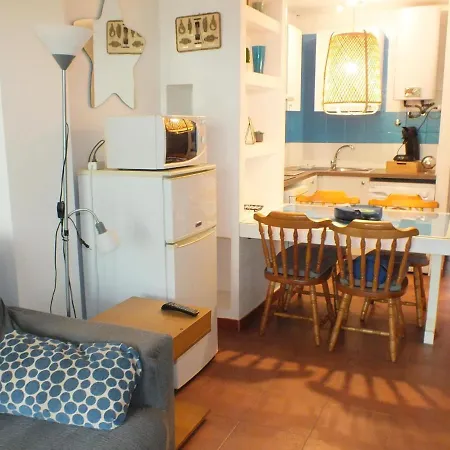 Apartment En Planta Baja Con Piscina Comunitaria En Roses, Cerca De Playas Y Actividades - Es-204-47 Roses